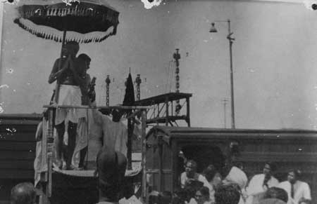 Gandhiji Addressing Railway Workers at Golden Rock Raiway Station near Tirucherapalli, 1934.jpg